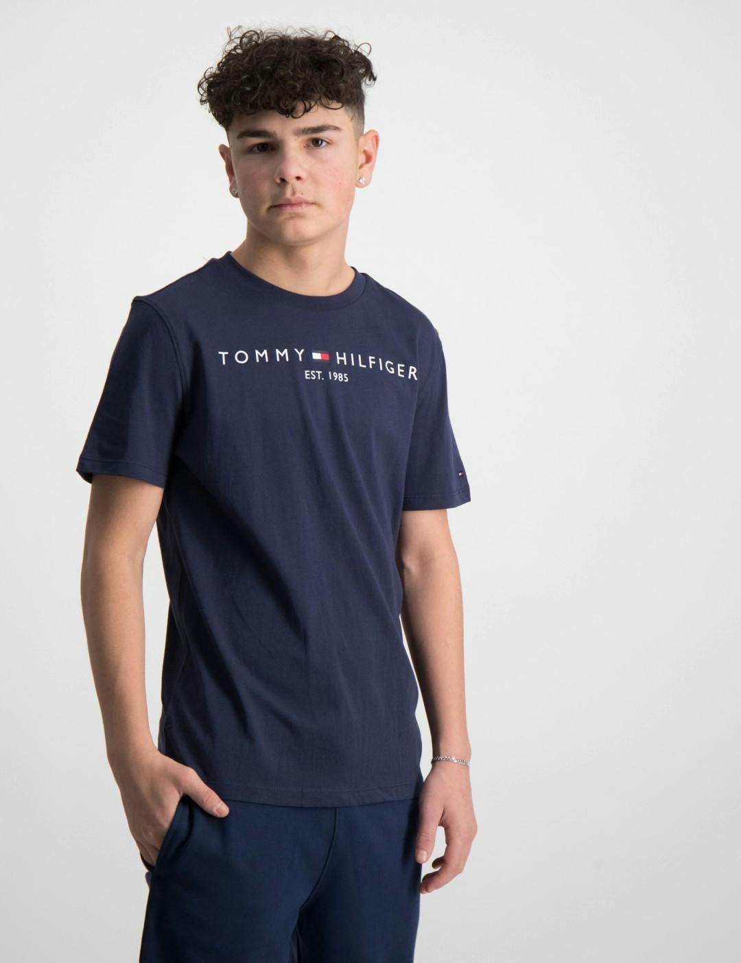 Tommy Hilfiger tøj til børn unge | Kids Brand Store