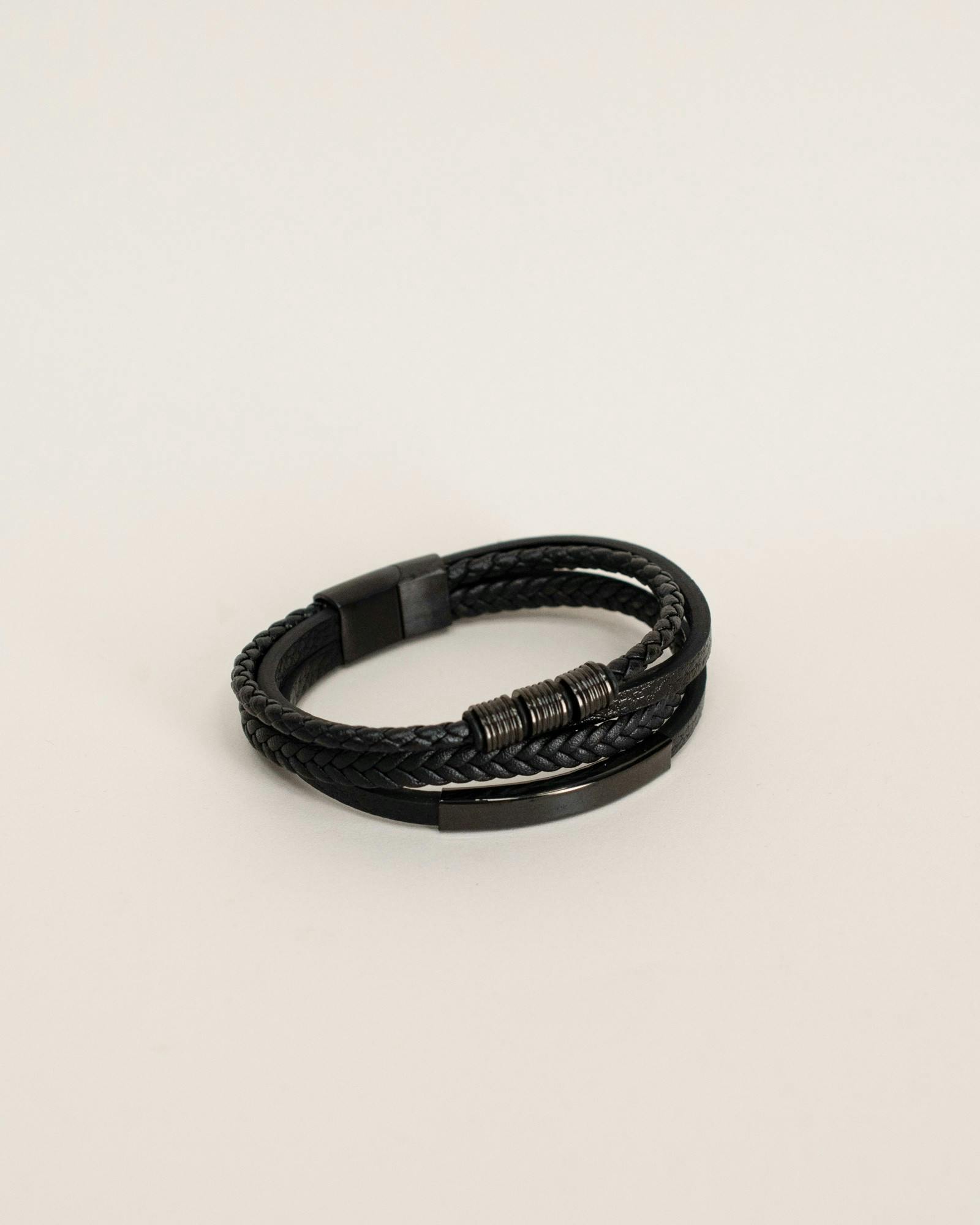 stainless steel magnetic clasp leather bracelet
