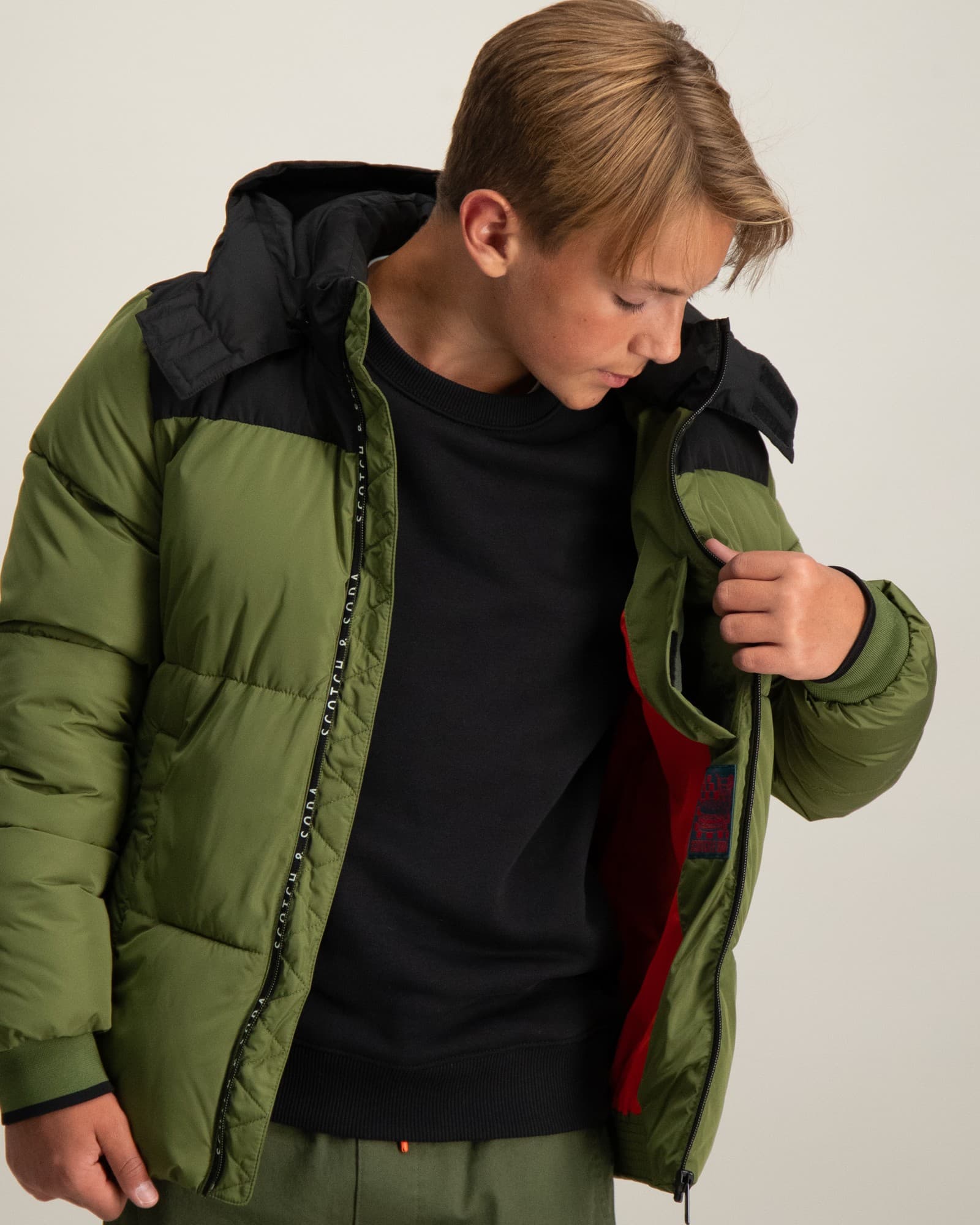 WATER REPELLENT HOODED PUFFER JACKET